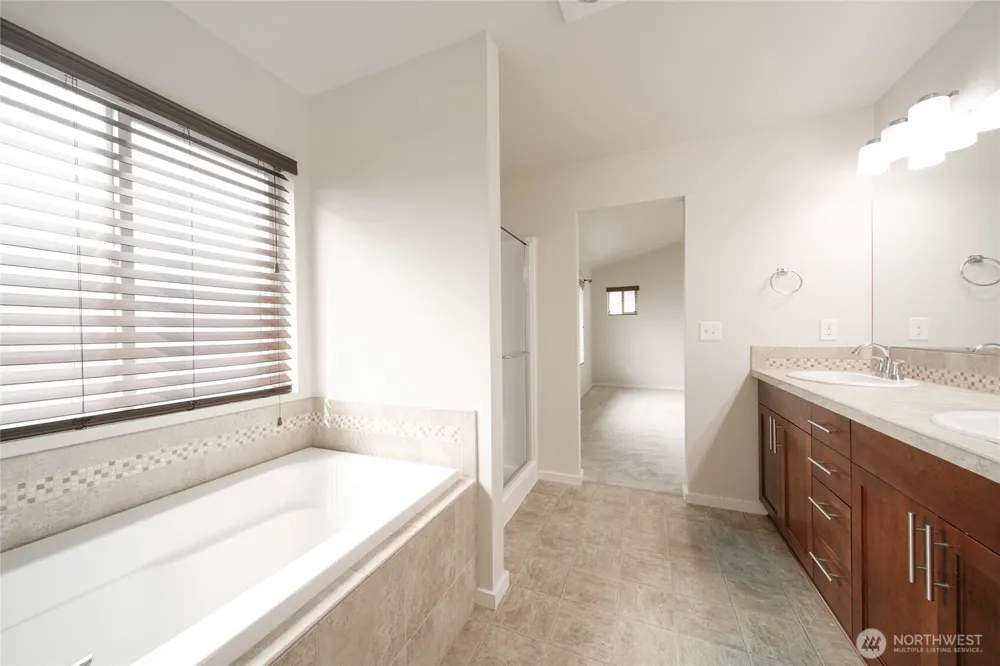 4241 R STREET NE Auburn, WA 98002