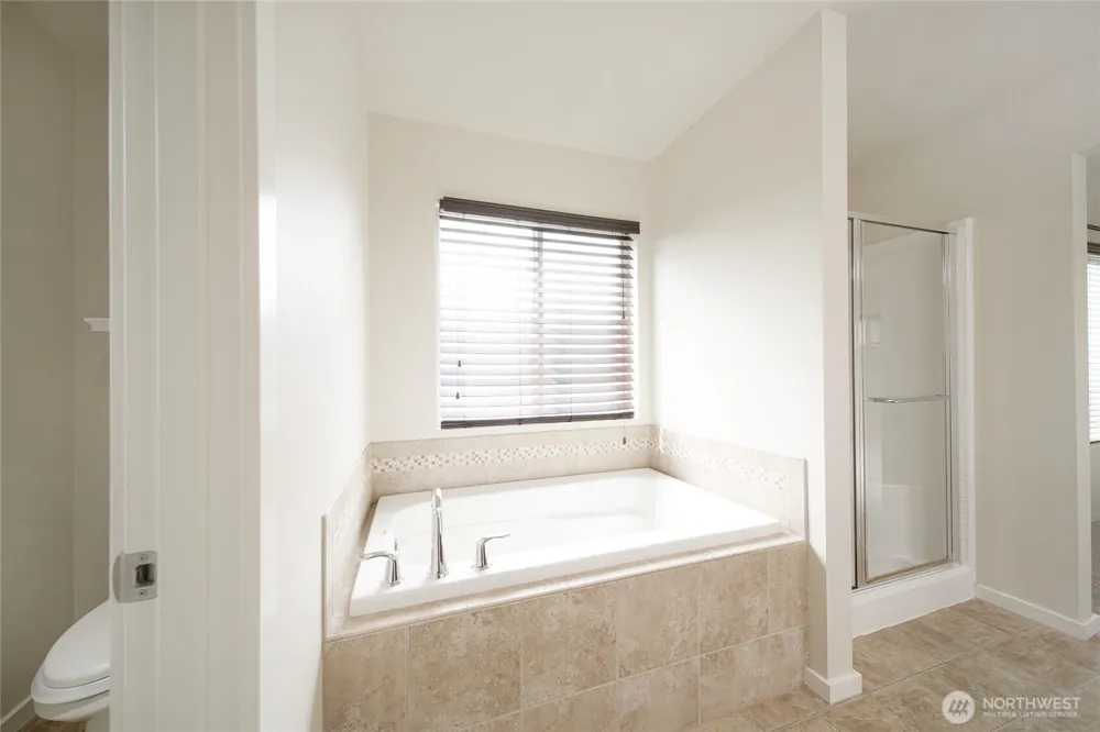 4241 R STREET NE Auburn, WA 98002
