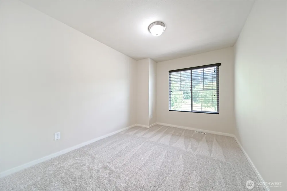 4241 R STREET NE Auburn, WA 98002