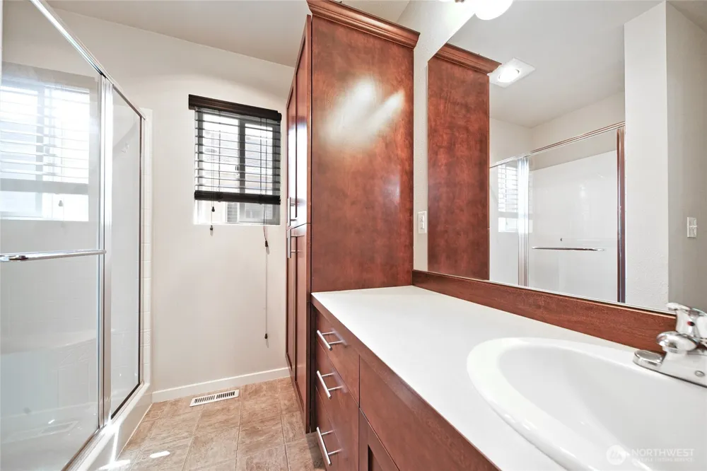 4241 R STREET NE Auburn, WA 98002