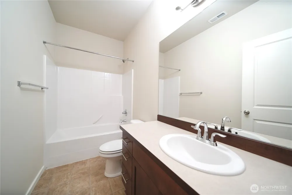 4241 R STREET NE Auburn, WA 98002