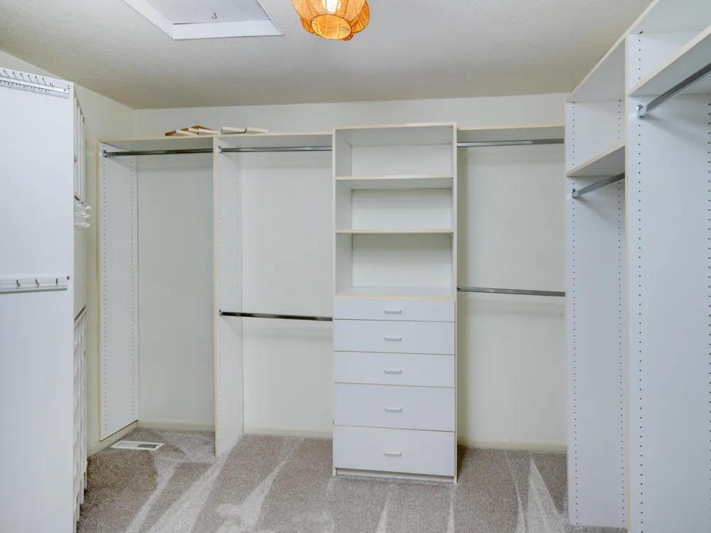 13900 Hill Ridge Drive Hopkins, MN 55305