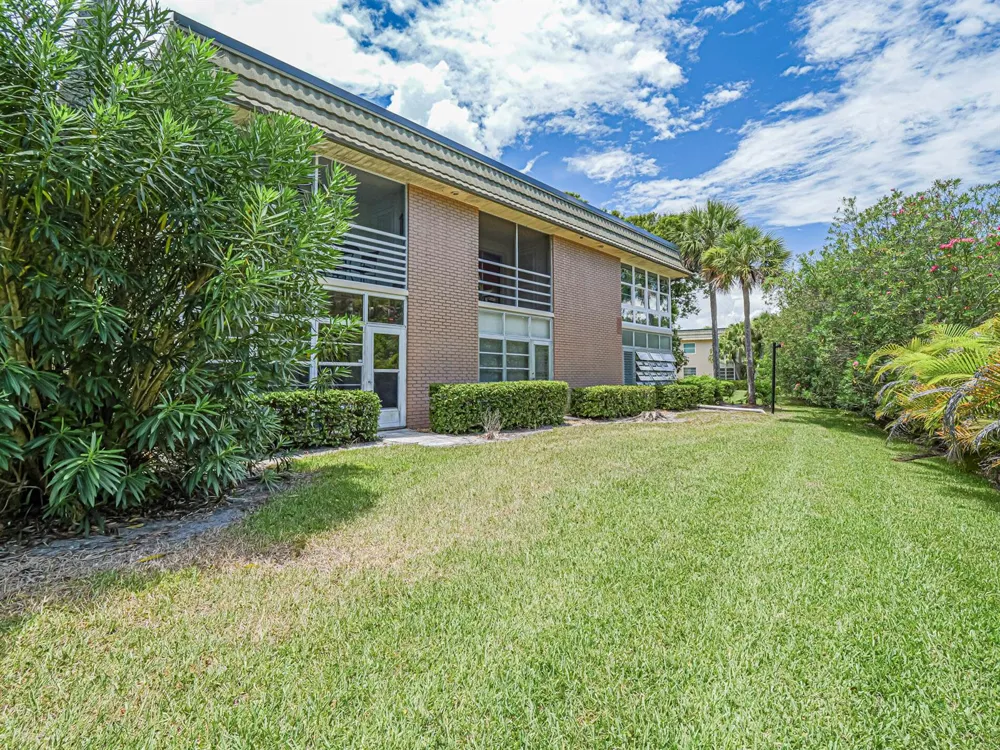 28 Vista Gardens Trail #105 Vero Beach, FL 32962