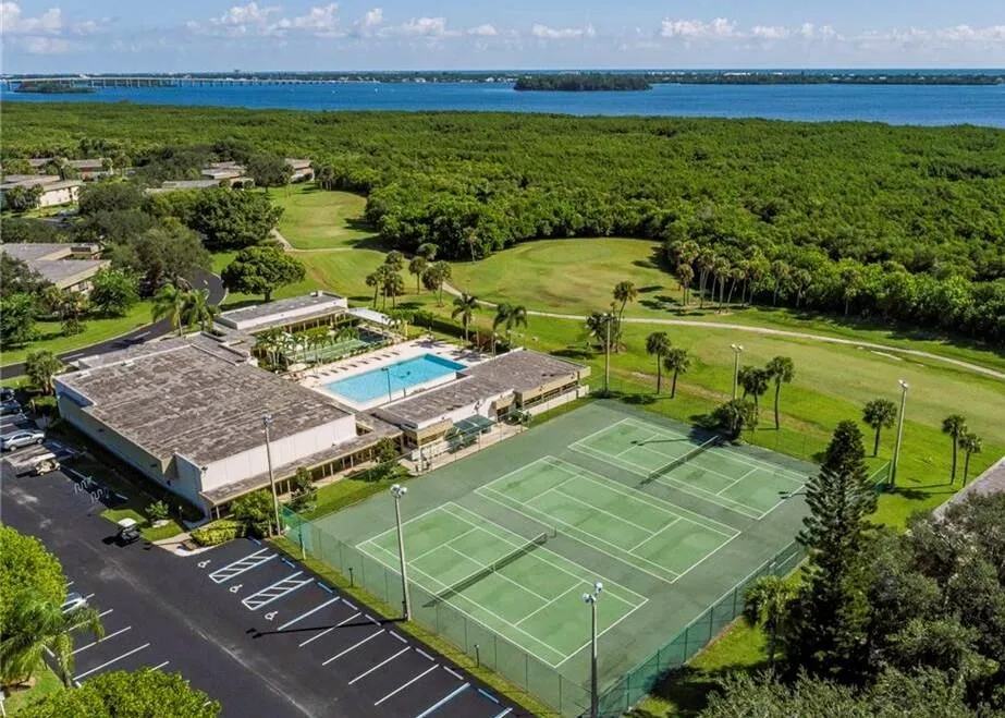 28 Vista Gardens Trail #105 Vero Beach, FL 32962