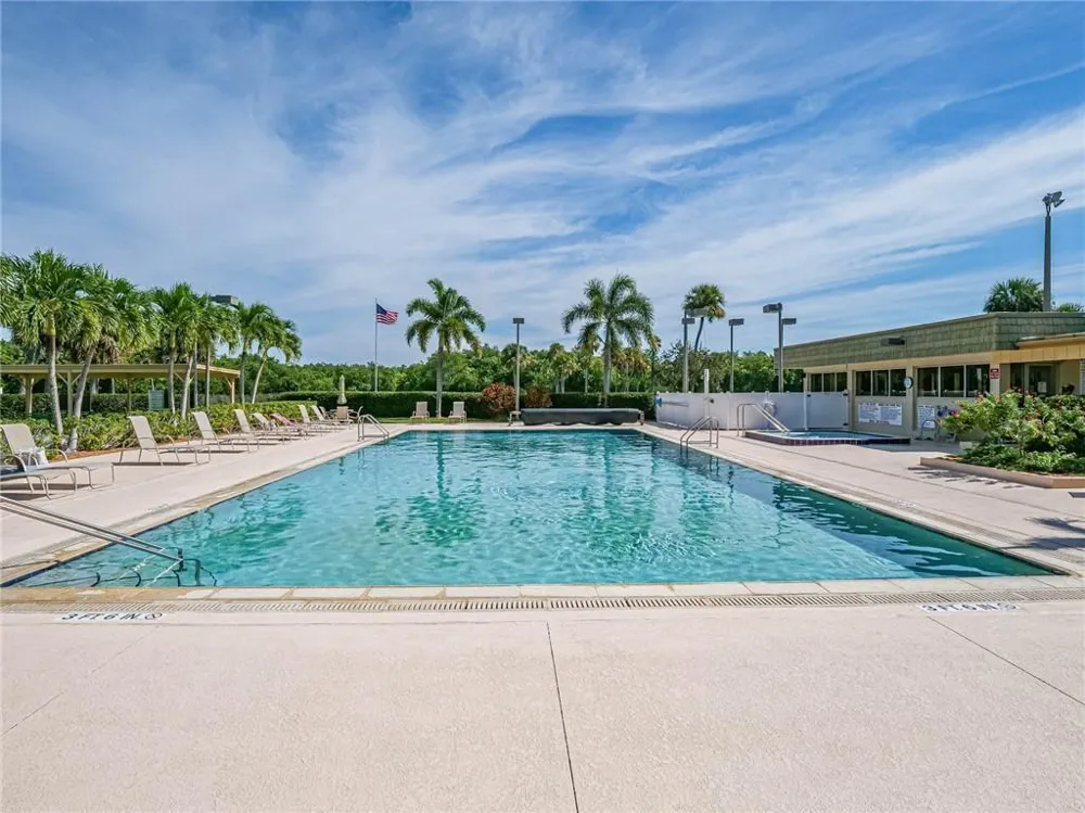 28 Vista Gardens Trail #105 Vero Beach, FL 32962