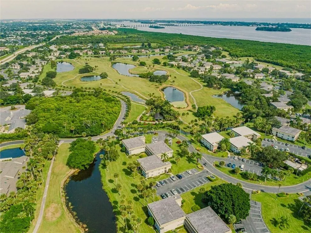 28 Vista Gardens Trail #105 Vero Beach, FL 32962