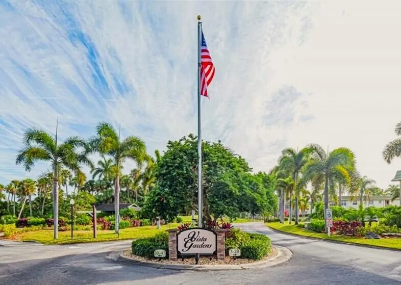 28 Vista Gardens Trail #105 Vero Beach, FL 32962