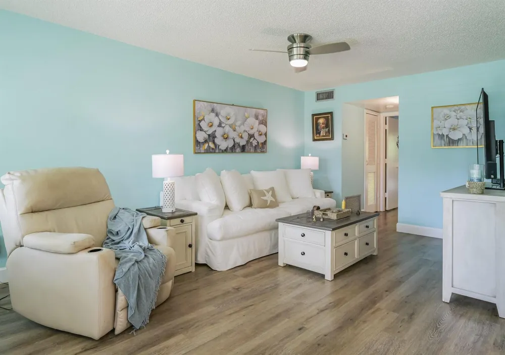 28 Vista Gardens Trail #105 Vero Beach, FL 32962