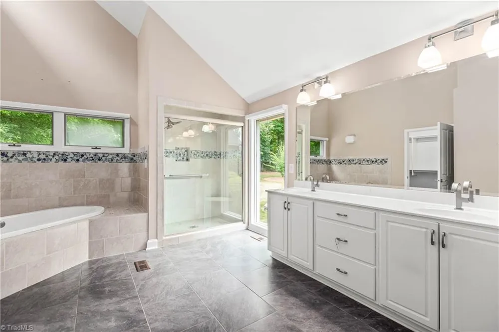 4200 Clinard Road Clemmons, NC 27012