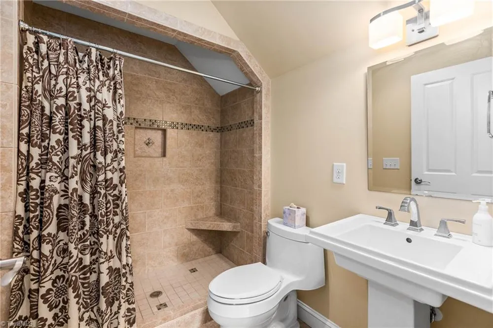 4200 Clinard Road Clemmons, NC 27012