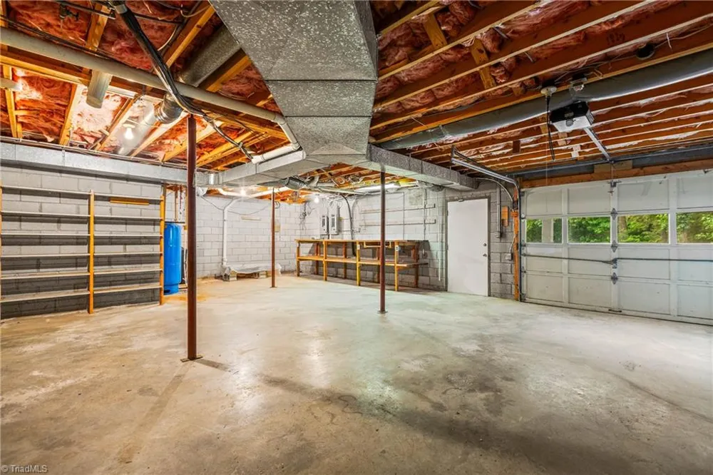 4200 Clinard Road Clemmons, NC 27012