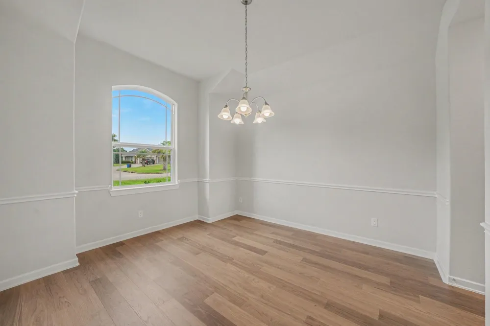 229 Crestview Drive West Columbia, TX 77486