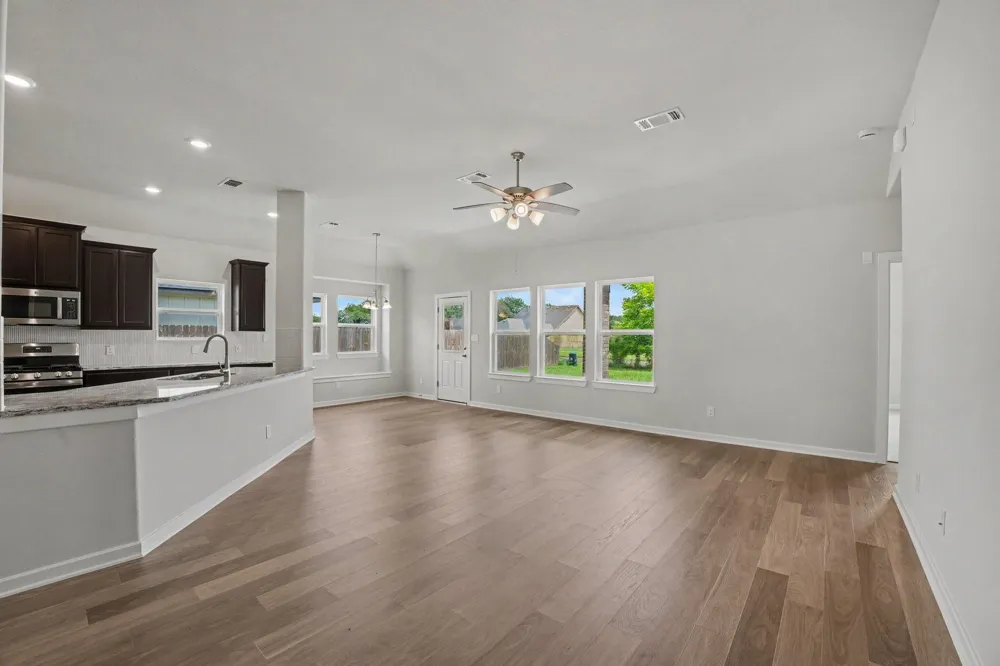 229 Crestview Drive West Columbia, TX 77486