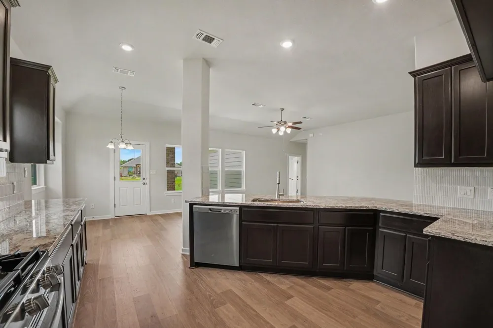 229 Crestview Drive West Columbia, TX 77486