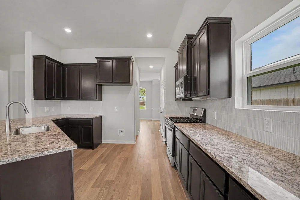 229 Crestview Drive West Columbia, TX 77486