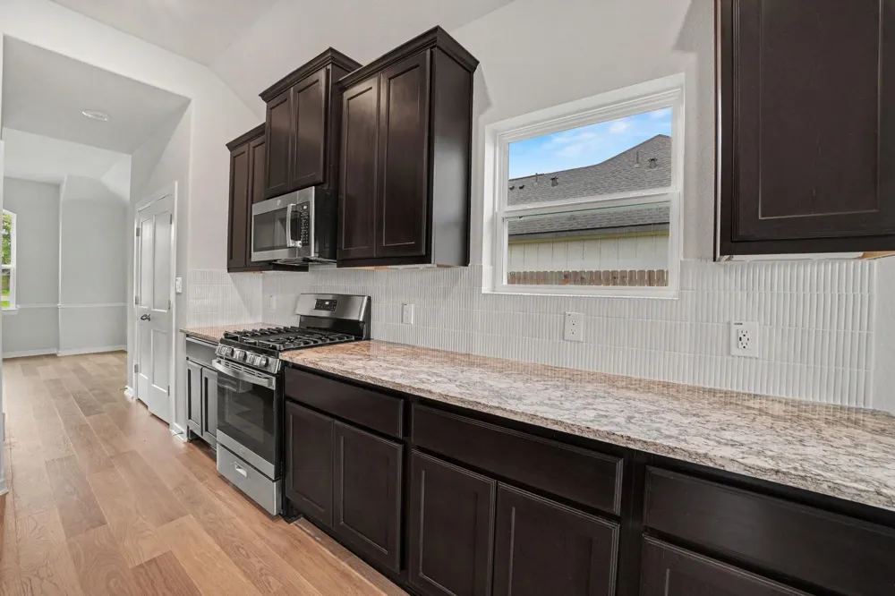 229 Crestview Drive West Columbia, TX 77486