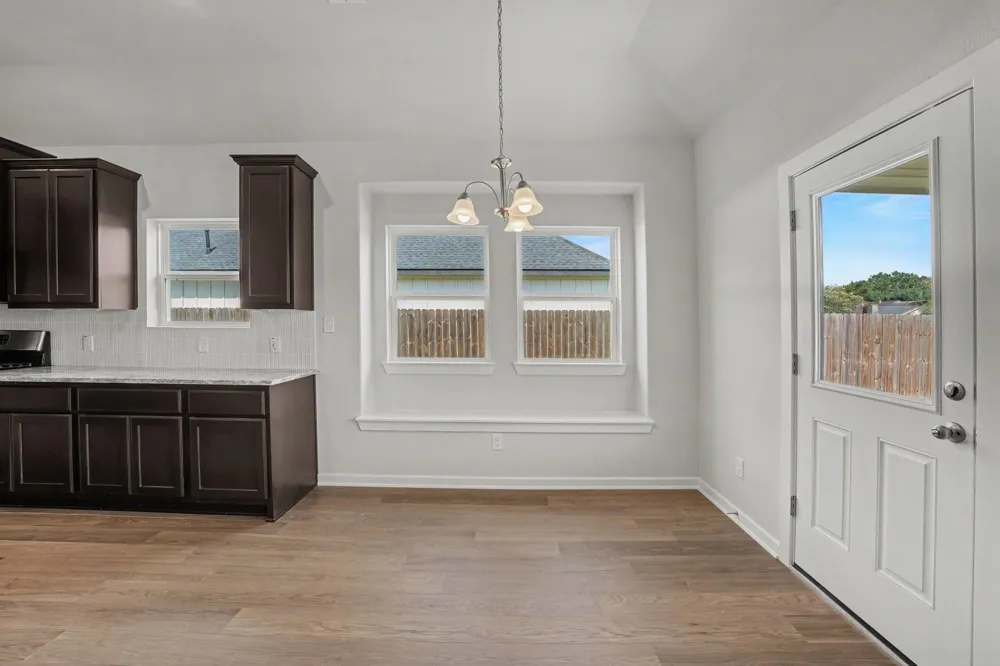229 Crestview Drive West Columbia, TX 77486