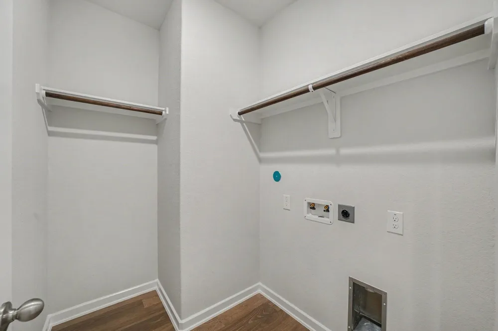 229 Crestview Drive West Columbia, TX 77486