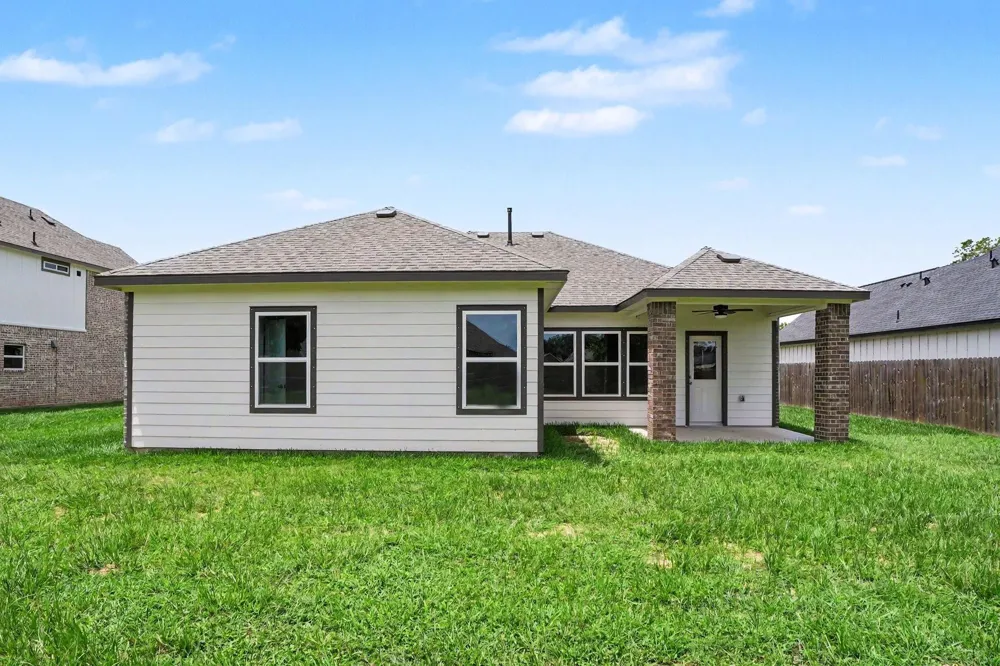 229 Crestview Drive West Columbia, TX 77486