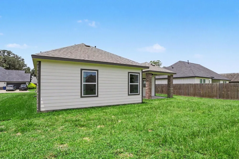 229 Crestview Drive West Columbia, TX 77486