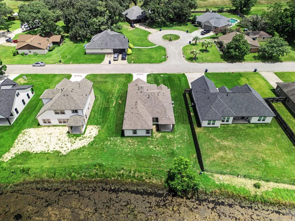 229 Crestview Drive West Columbia, TX 77486