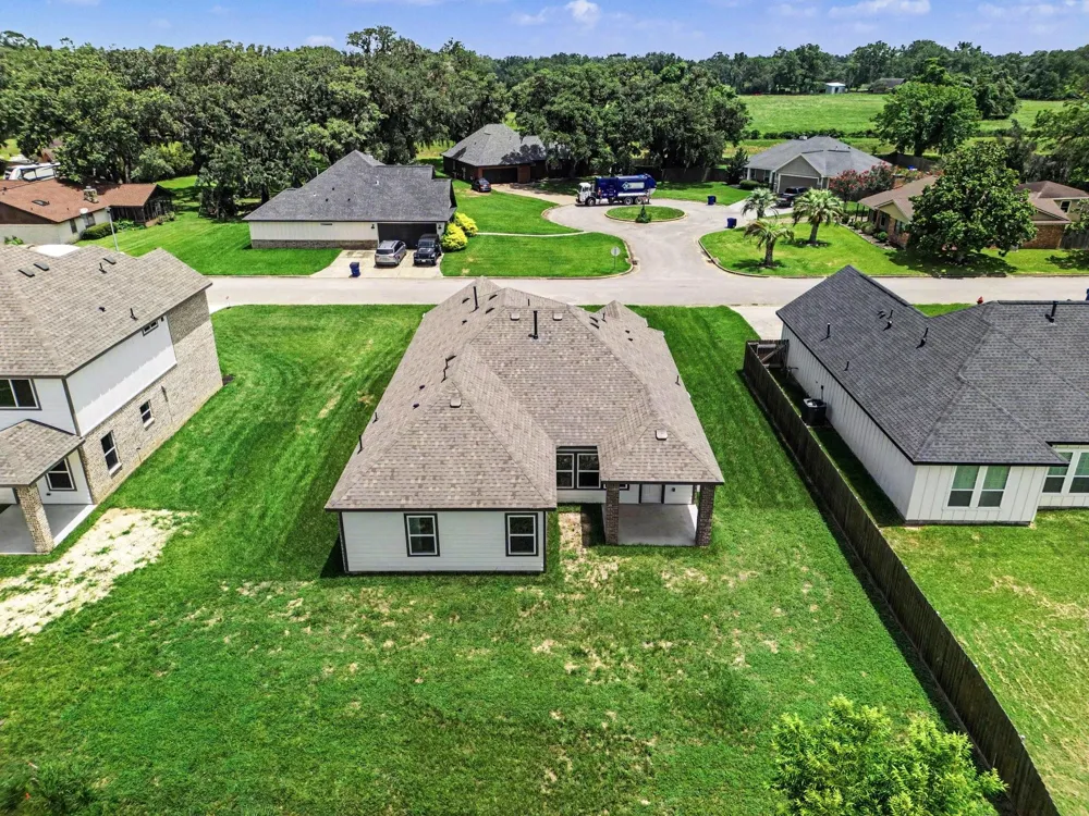 229 Crestview Drive West Columbia, TX 77486