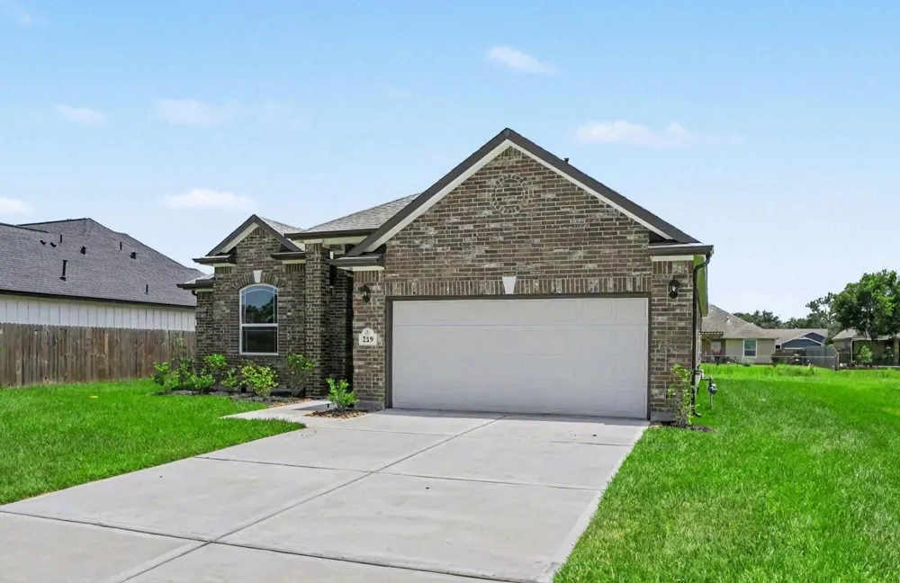 229 Crestview Drive West Columbia, TX 77486