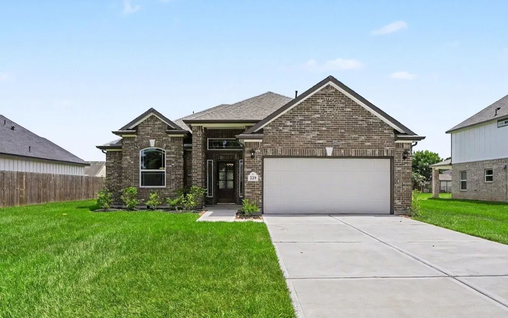 229 Crestview Drive West Columbia, TX 77486