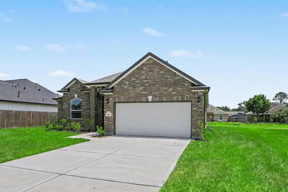 229 Crestview Drive West Columbia, TX 77486