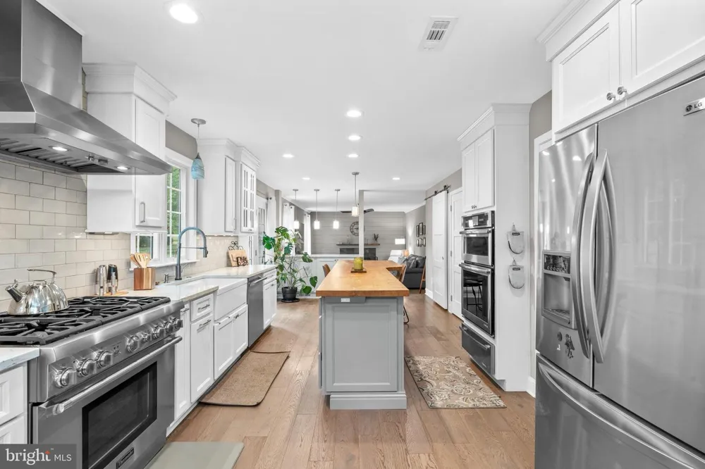 2 SUTTON COURT Newtown, PA 18940
