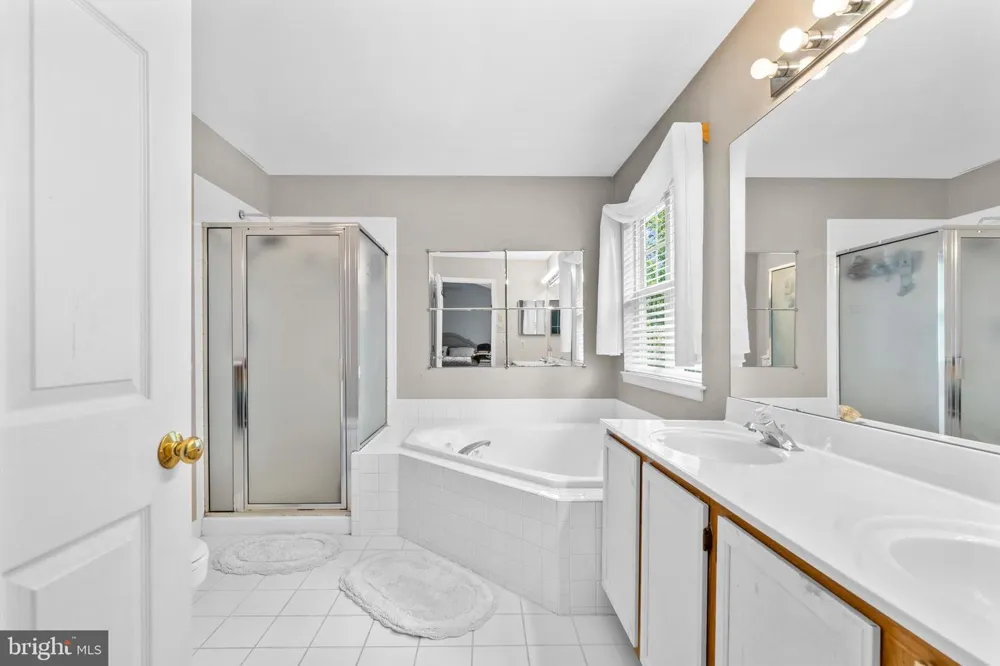 2 SUTTON COURT Newtown, PA 18940