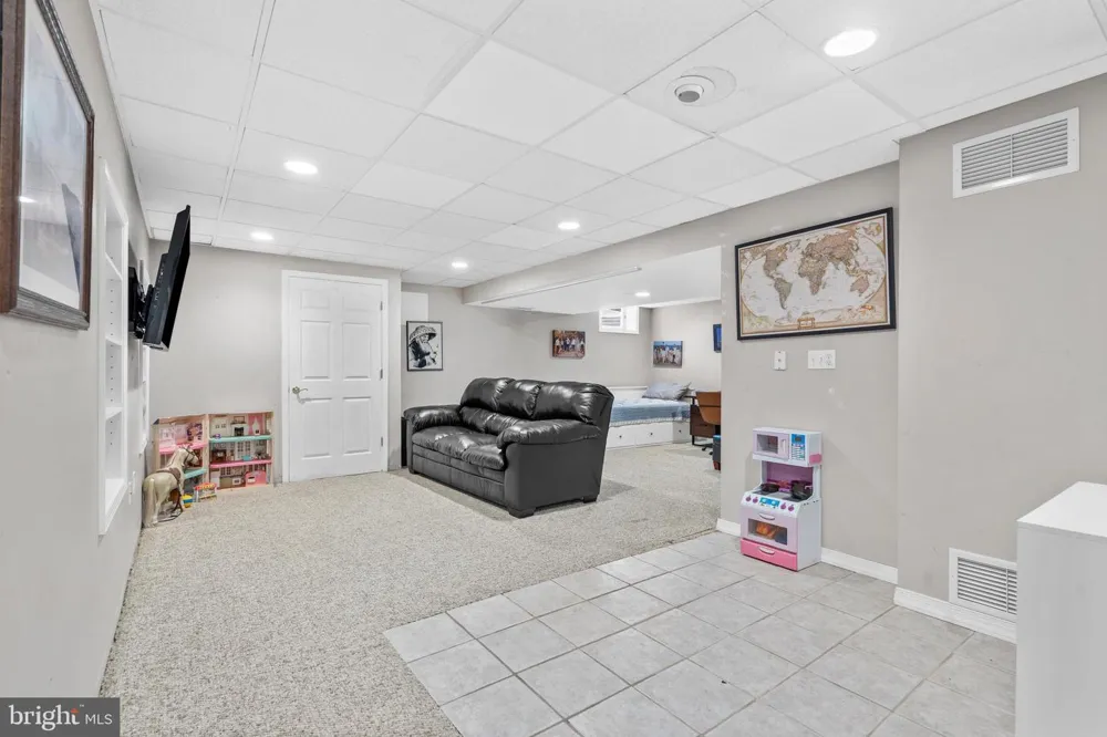 2 SUTTON COURT Newtown, PA 18940
