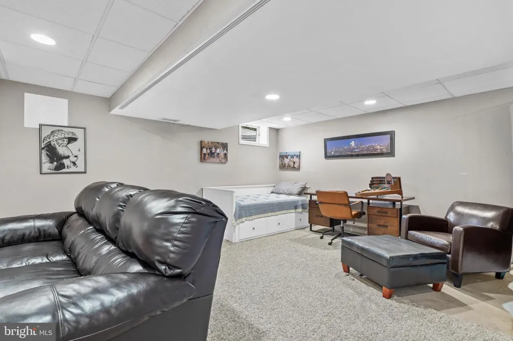 2 SUTTON COURT Newtown, PA 18940