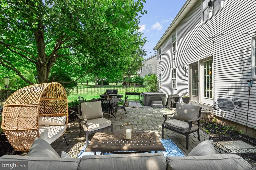 2 SUTTON COURT Newtown, PA 18940