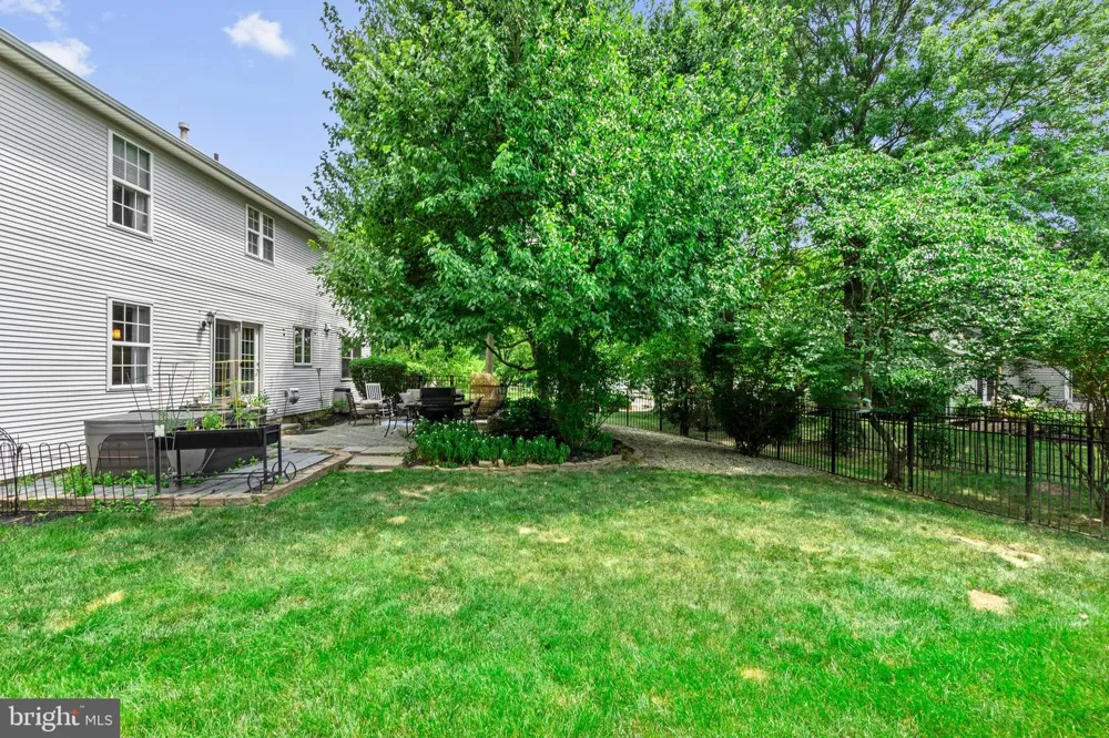 2 SUTTON COURT Newtown, PA 18940