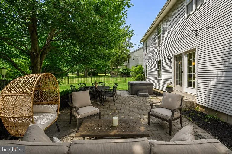 2 SUTTON COURT Newtown, PA 18940
