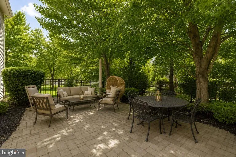 2 SUTTON COURT Newtown, PA 18940