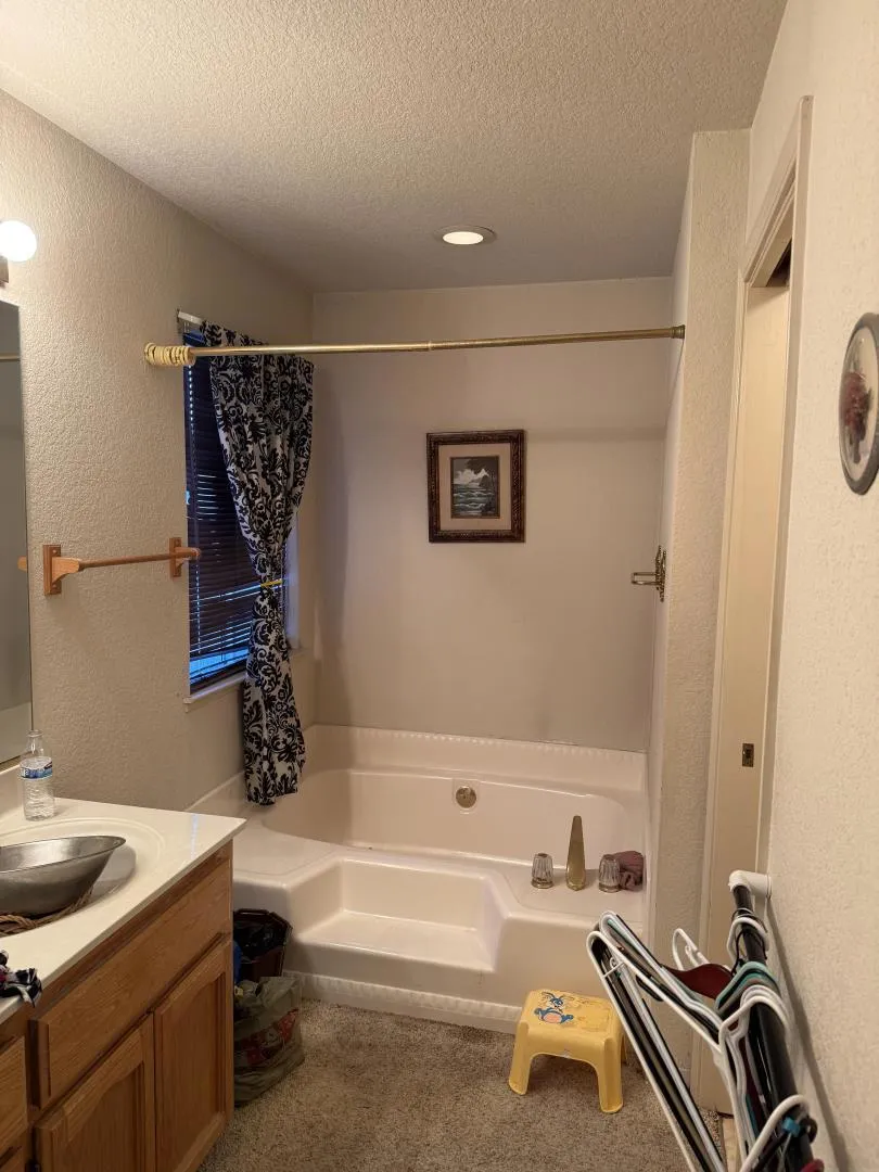 1636 Cavern Way Modesto, CA 95358