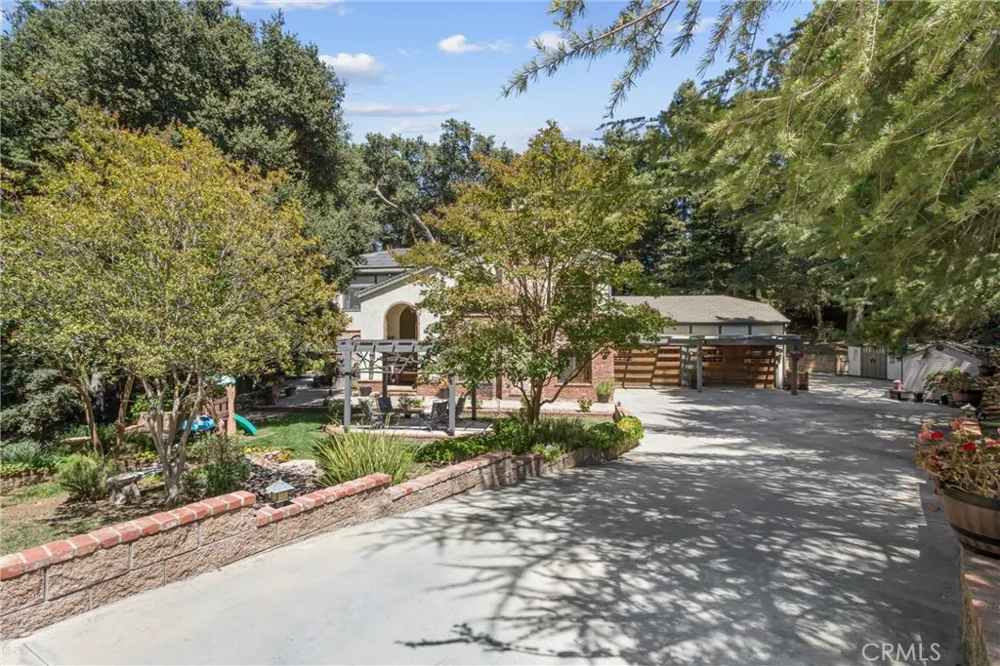 13515 Oak Mountain Yucaipa, CA 92399