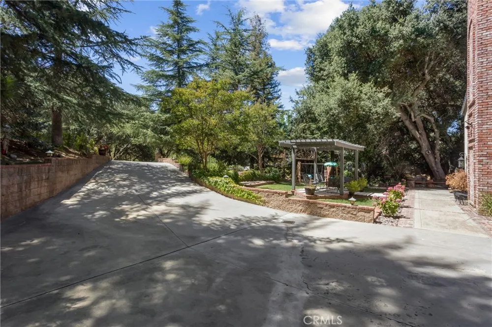 13515 Oak Mountain Yucaipa, CA 92399