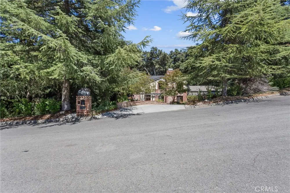 13515 Oak Mountain Yucaipa, CA 92399