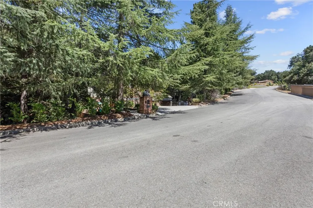 13515 Oak Mountain Yucaipa, CA 92399