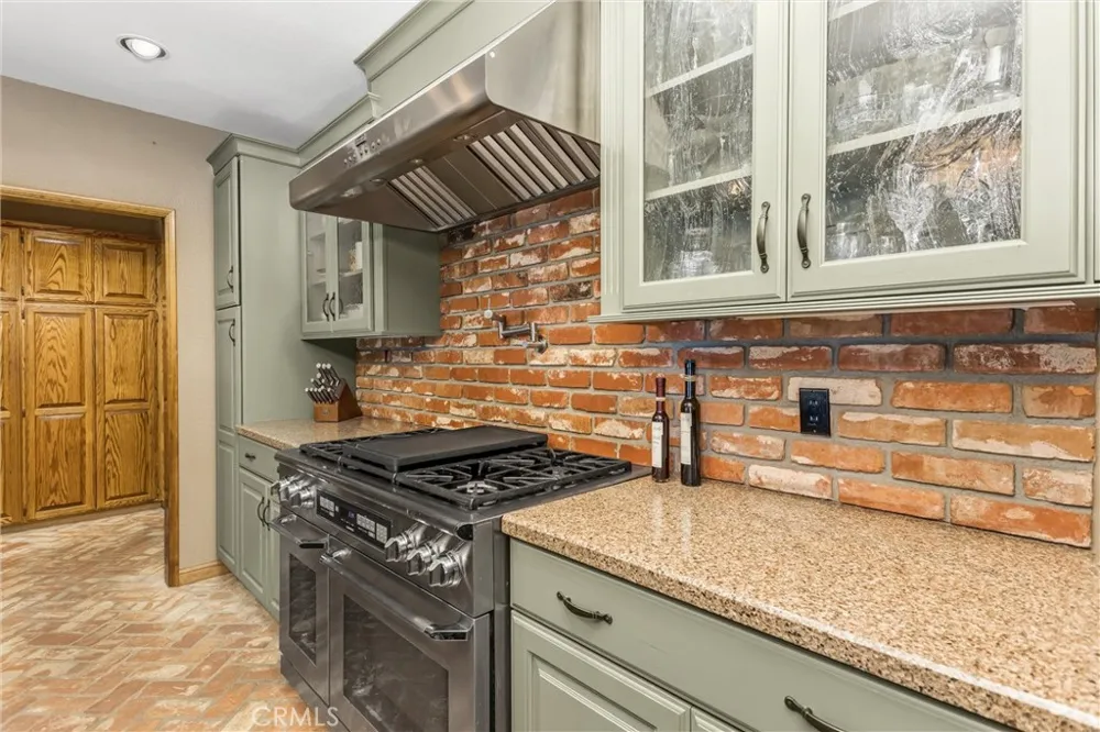 13515 Oak Mountain Yucaipa, CA 92399