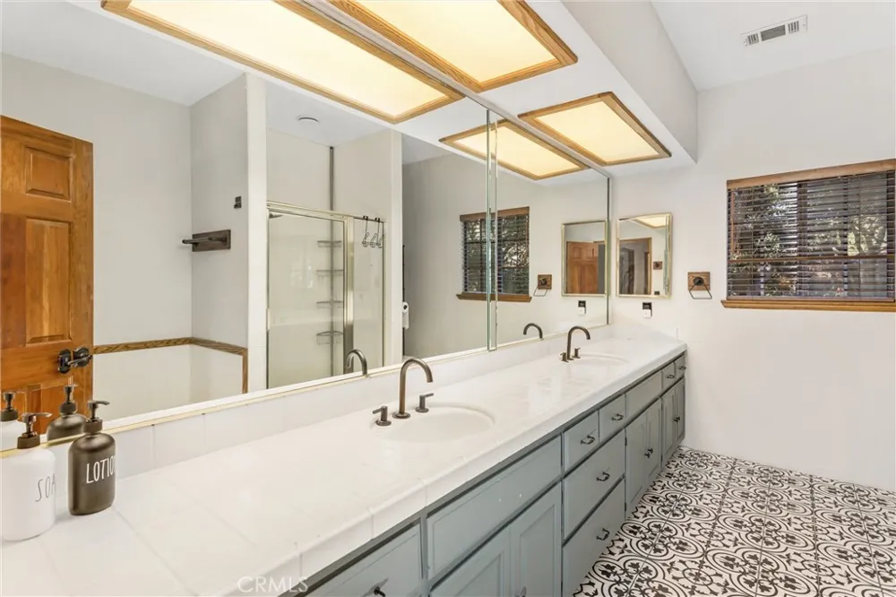 13515 Oak Mountain Yucaipa, CA 92399