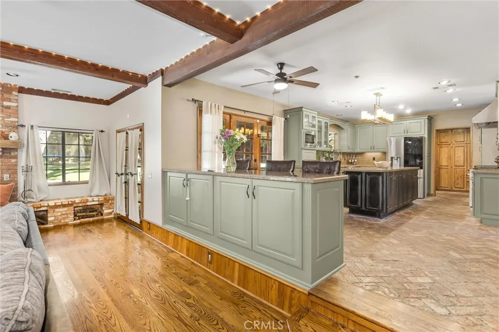 13515 Oak Mountain Yucaipa, CA 92399
