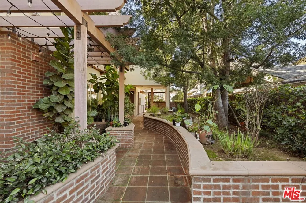 272 Chester Avenue #101 Pasadena, CA 91106