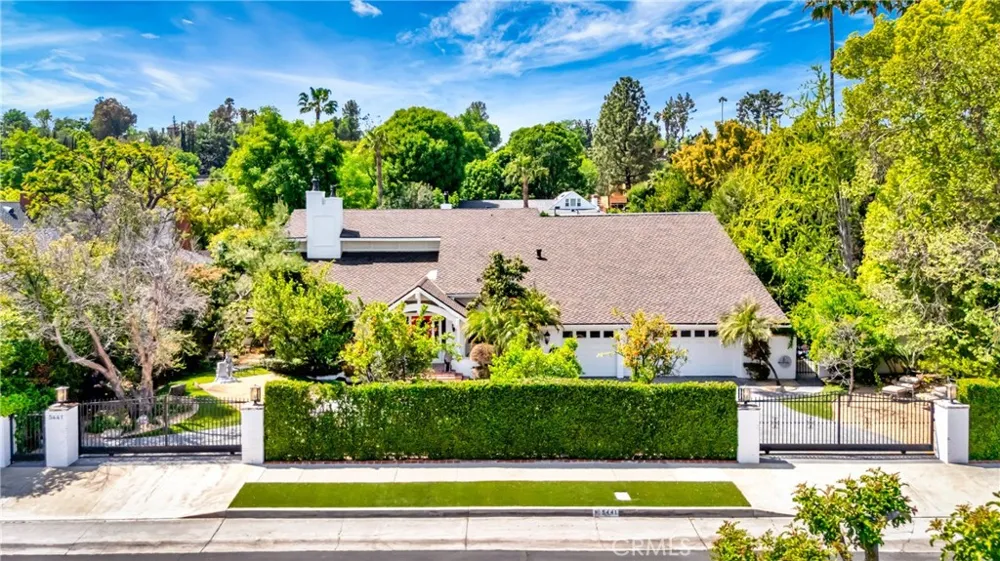 5441 Calvin Avenue Tarzana, CA 91356