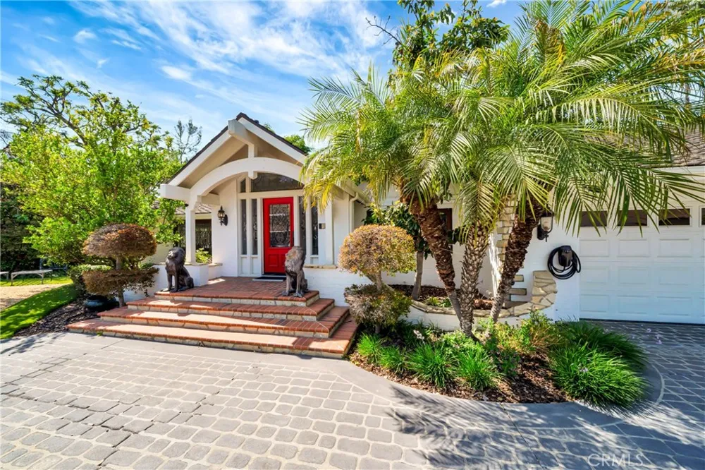 5441 Calvin Avenue Tarzana, CA 91356