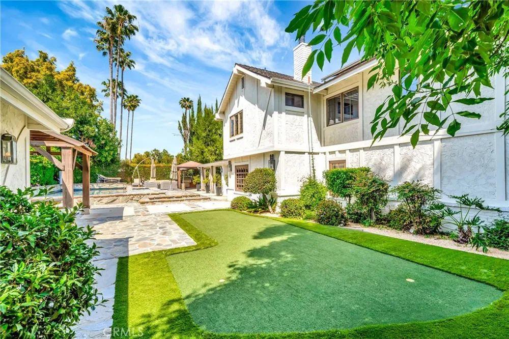 5441 Calvin Avenue Tarzana, CA 91356