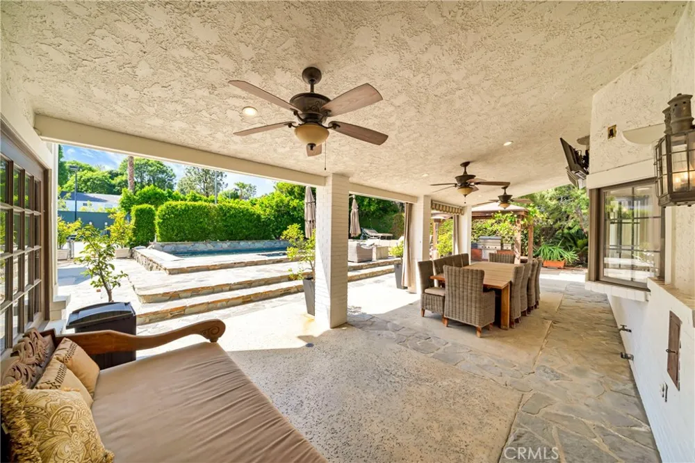5441 Calvin Avenue Tarzana, CA 91356